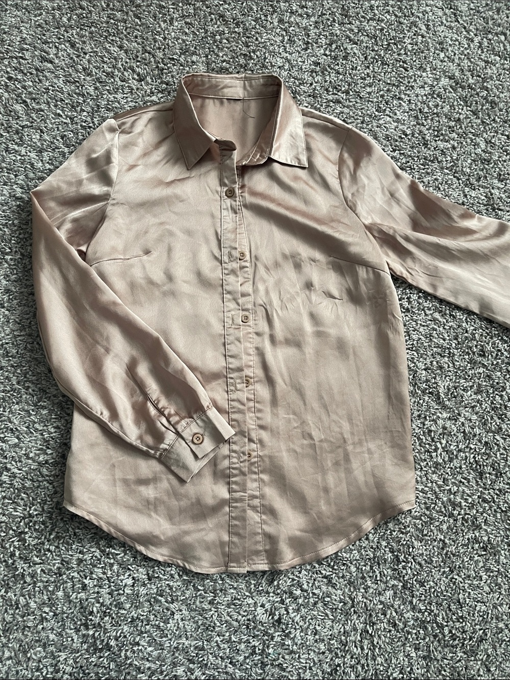 Women’s Long-Sleeve Button-Up Shirt in Light Taupe